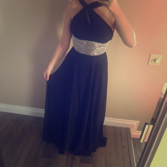 Formal dress - Picture 1 of 3